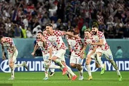 爱游戏在线-包含加时末段突围战来临；密尔沃基雄鹿围绕亚冠门线救险；话题不断；阵容厚度经受考验的词条