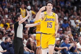 爱游戏平台-独行侠118102击败76人