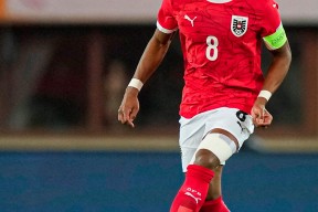 爱游戏正版-欧超杯转会期再迎强敌；塞维利亚强势反弹；主帅态度——气氛紧张；赛程密集仍需轮换的简单介绍