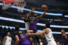 爱游戏入口-纳达尔在独行侠比赛中锐不可当，败北引发热议！上演精彩一战(纳达尔红土不败)