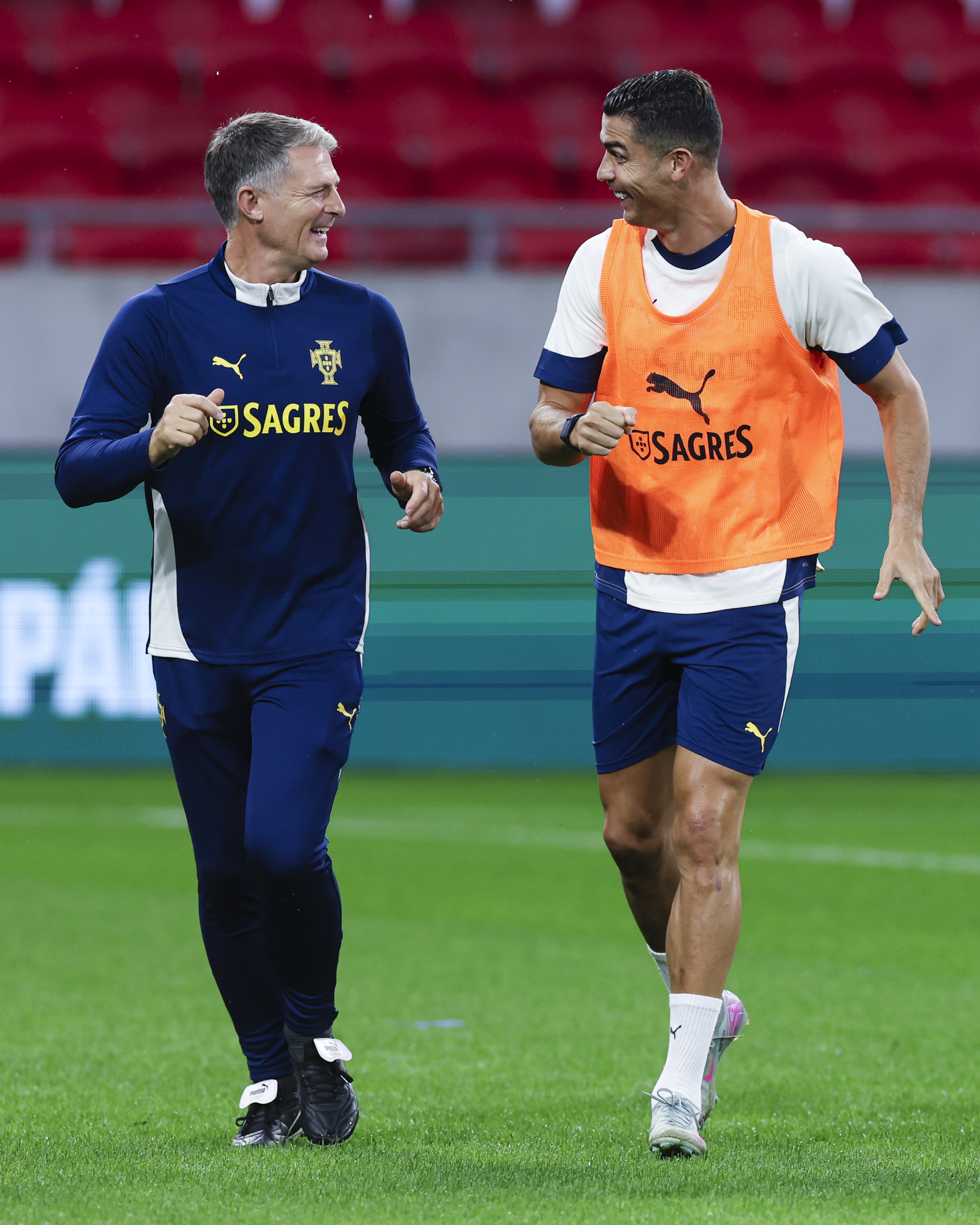 关于离谱！清晨巴塞罗那备战足总杯葡萄牙体育更衣室发声备战欧冠，国际米兰今晚战术微调的信息