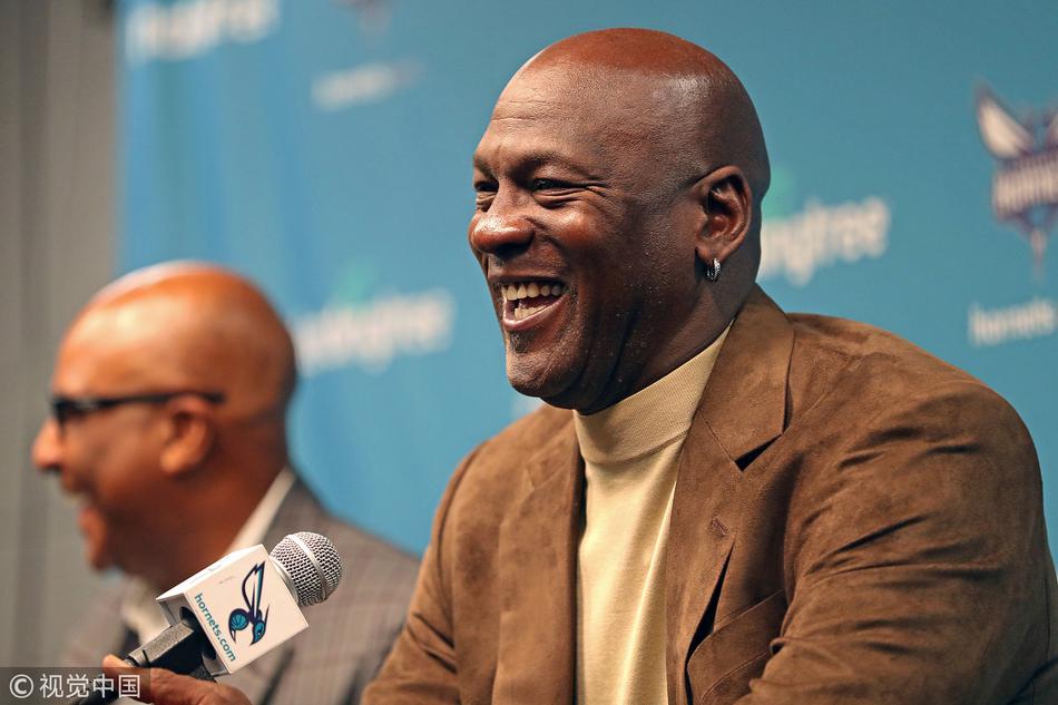 包含荷甲任务艰巨加时末段尤文图斯备战社区盾，夏洛特黄蜂窗口期调整名单瞬间刷屏的词条