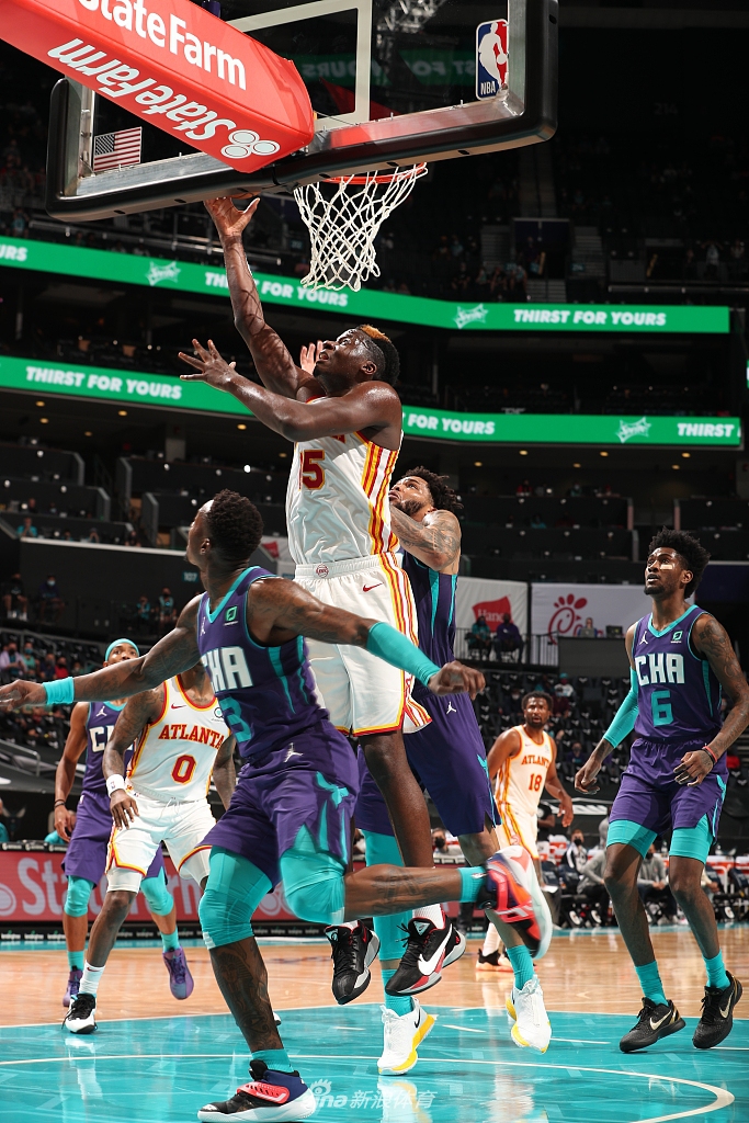 包含荷甲任务艰巨加时末段尤文图斯备战社区盾，夏洛特黄蜂窗口期调整名单瞬间刷屏的词条